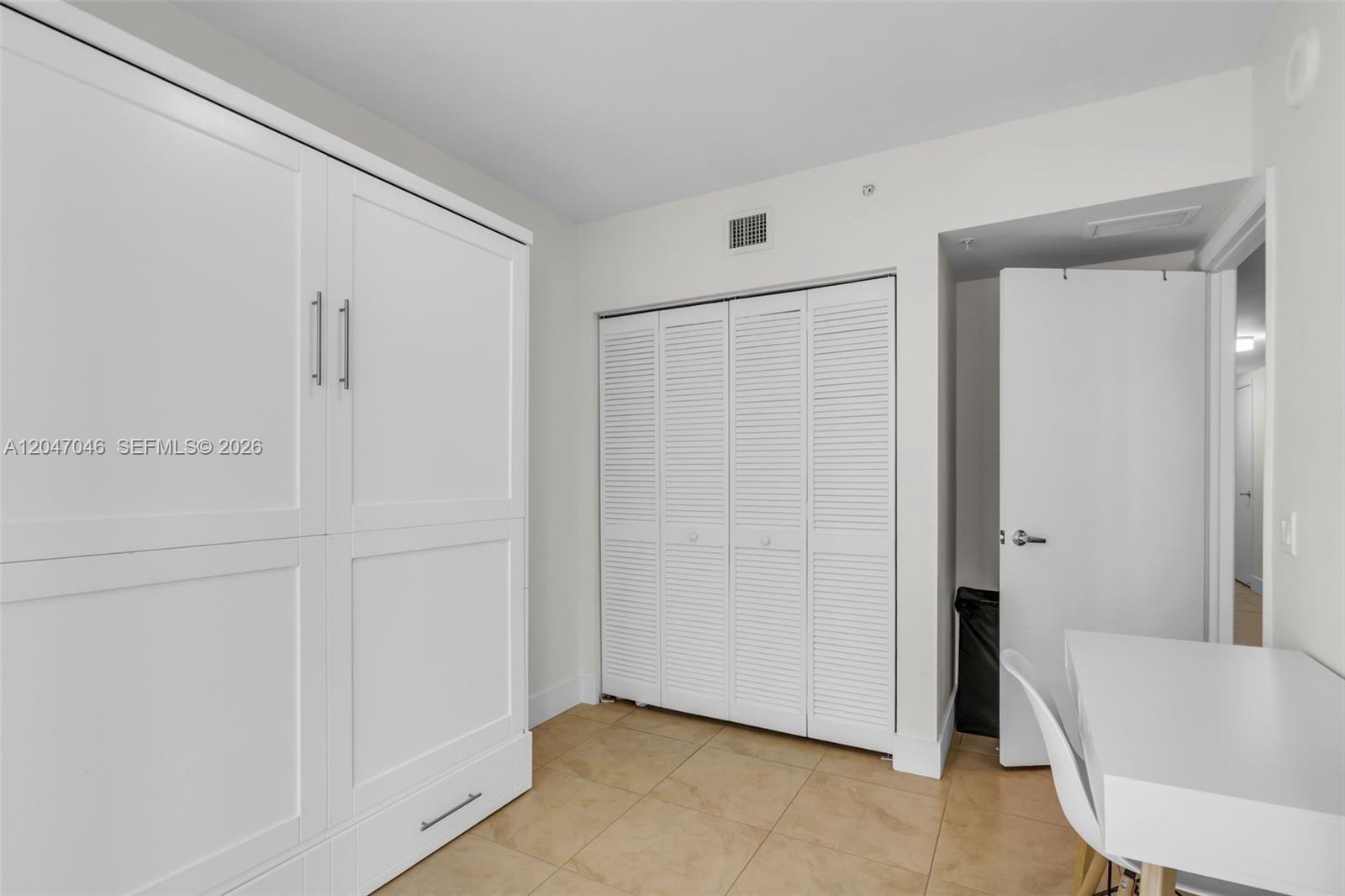 41 Southeast 5th Street, Unit 908 Miami, FL 33131 - Photo 17 of 26