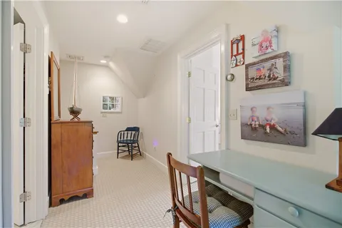 $3,000 | 158 Narragansett Avenue, Unit I, Newport, RI 02840