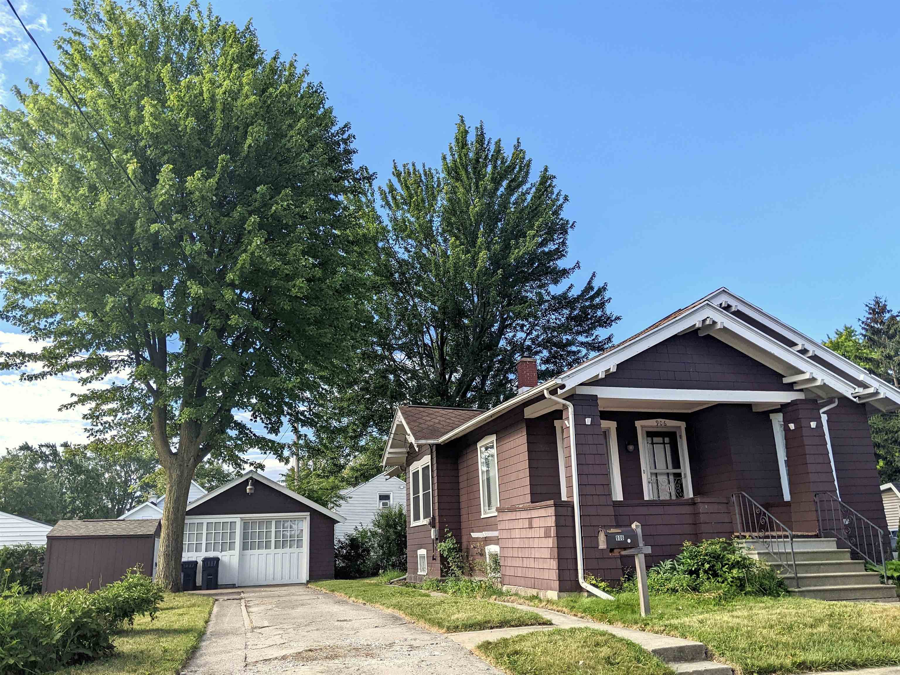 906 East Smith Road Bay City, MI 48706 - Photo 1 of 15