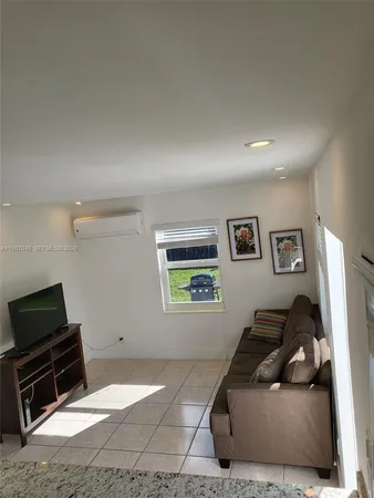 $1,850 | 6130 Grant Street, Unit 2, Hollywood, FL 33024