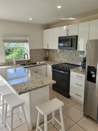 $1,850 | 6130 Grant Street, Unit 2, Hollywood, FL 33024