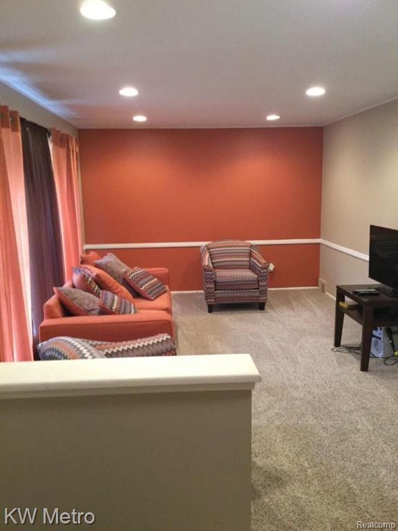 29845 Rambling Road Southfield, MI 48076 - Photo 2 of 14