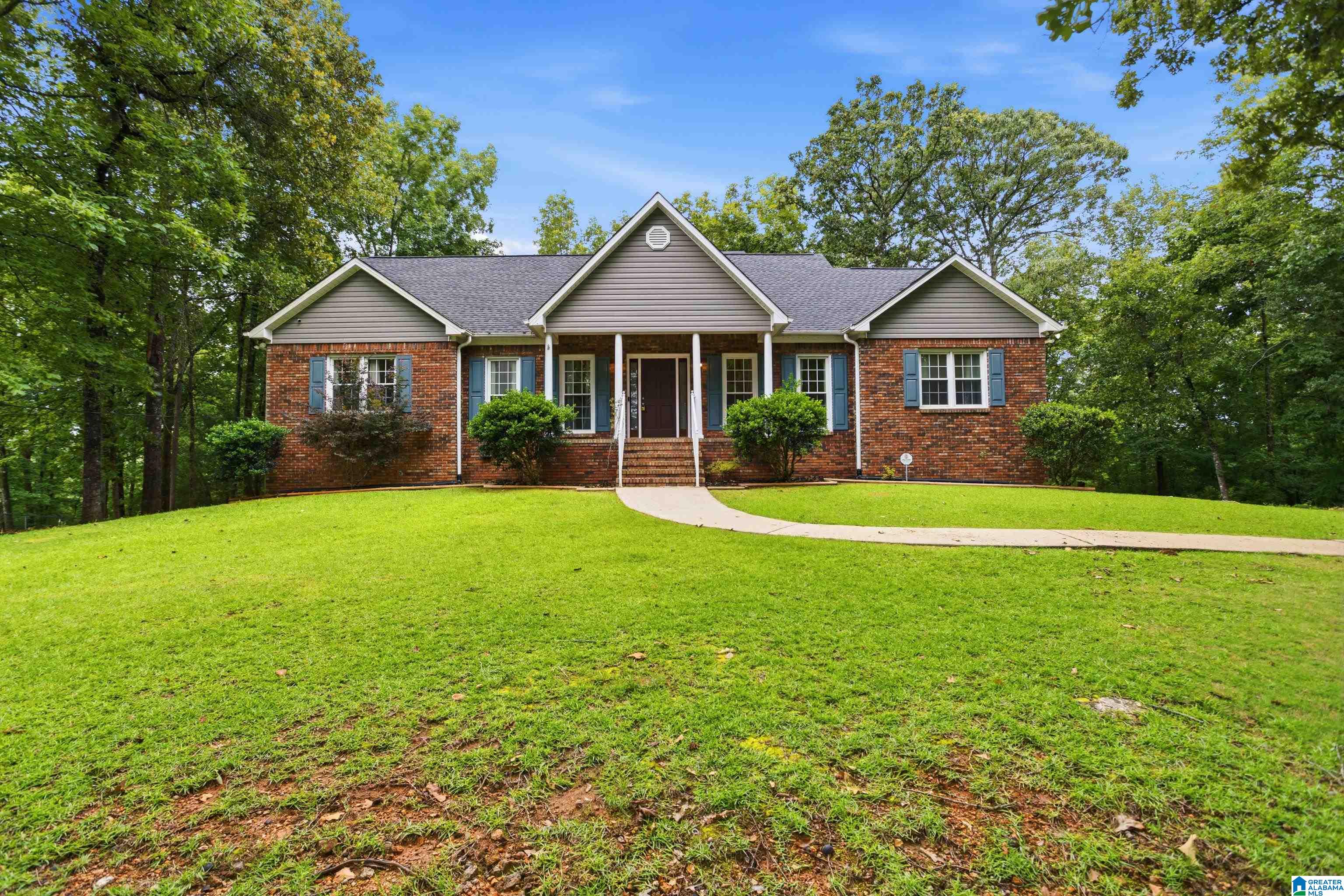 205 Chestnut Circle Alabaster, AL 35007 - Photo 2 of 46