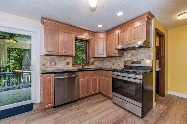 $2,400 | 44 Gillis Street, Unit D, Nashua, NH 03060