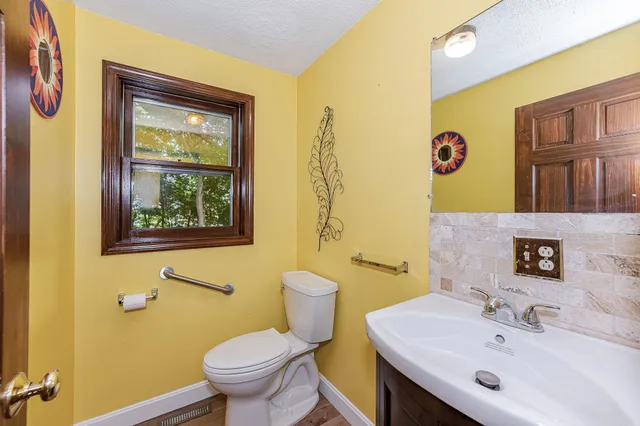 $2,400 | 44 Gillis Street, Unit D, Nashua, NH 03060