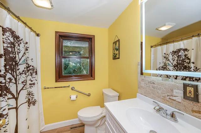 $2,400 | 44 Gillis Street, Unit D, Nashua, NH 03060