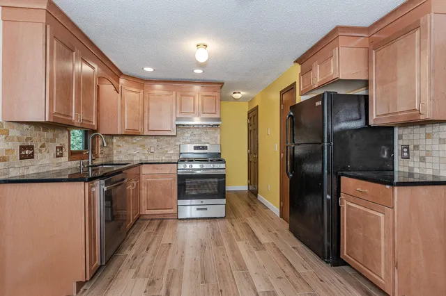 $2,400 | 44 Gillis Street, Unit D, Nashua, NH 03060