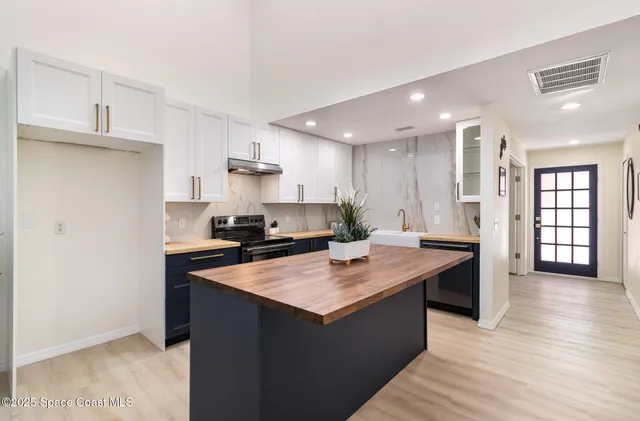 $2,500 | 165 Casseekee Trail, Melbourne Beach, FL 32951