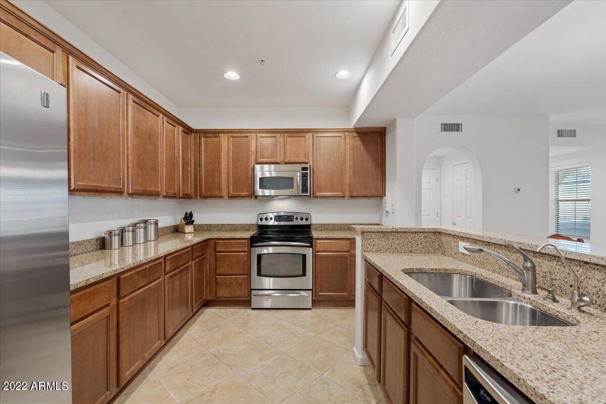 3935 East Rough Rider Road, Unit 1063 Phoenix, AZ 85050 - Photo 13 of 51 13-Kitchen