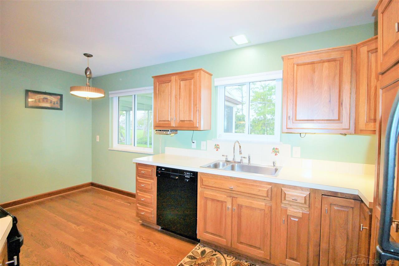 430 Barclay Road Grosse Pointe, MI 48236 - Photo 11 of 40 50039182-10.JPG