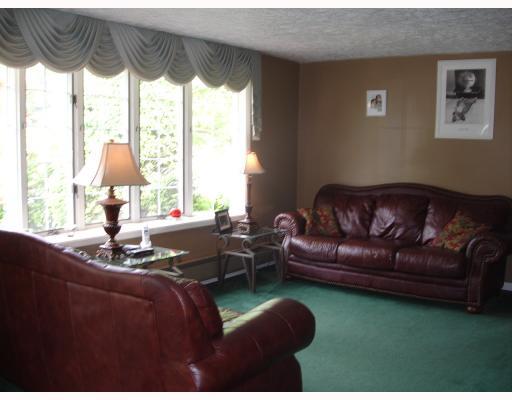 1083 Starr Road Crescent, PA 15046 - Photo 3 of 10 Living Room.