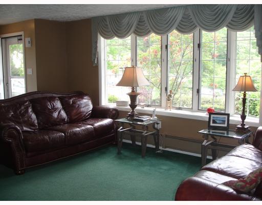 1083 Starr Road Crescent, PA 15046 - Photo 4 of 10 Living Room.