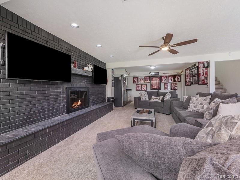 4327 Patterson Lake Road Pinckney, MI 48169 - Photo 6 of 32 Gallery Image 6