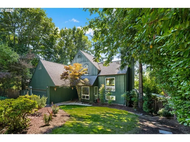 $585,000 | 8957 Southwest Terwilliger Boulevard, Portland, OR 97219