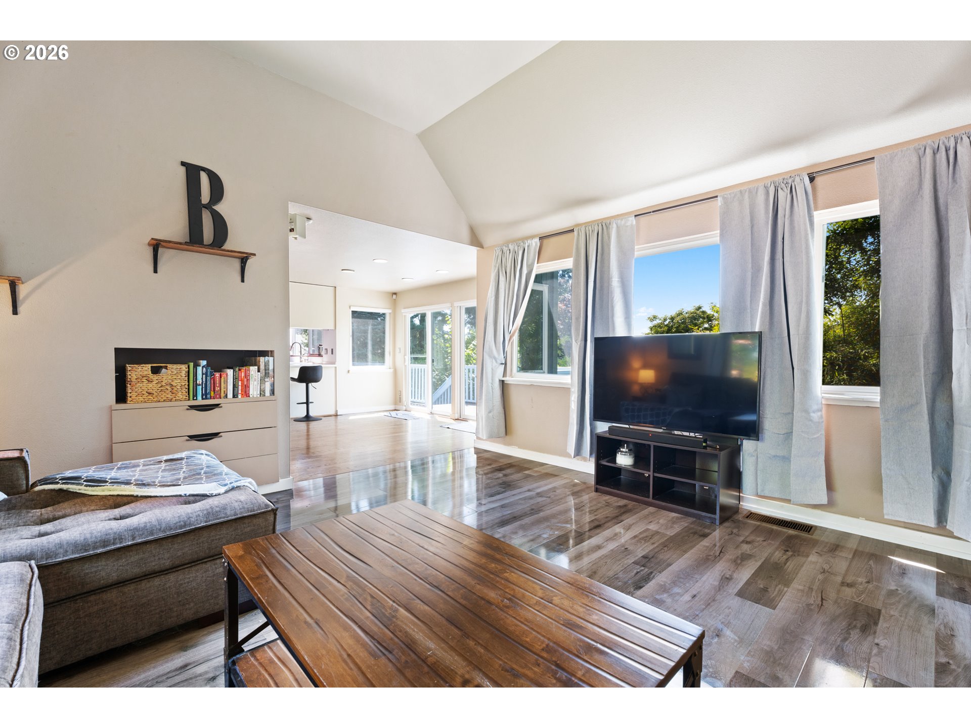 8957 Southwest Terwilliger Boulevard Portland, OR 97219 - Photo 14 of 44