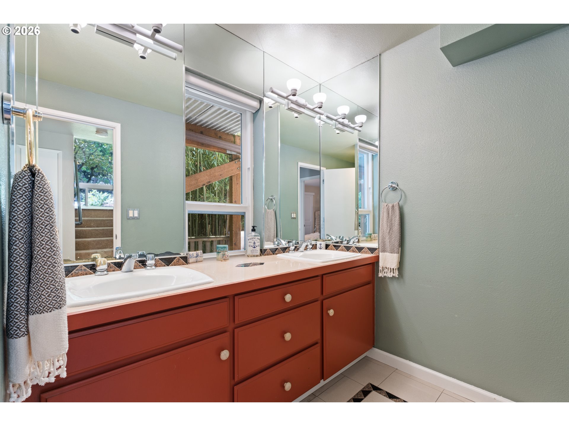 8957 Southwest Terwilliger Boulevard Portland, OR 97219 - Photo 23 of 44