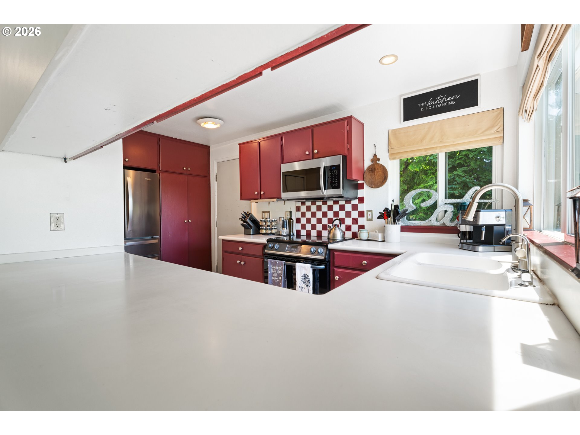 8957 Southwest Terwilliger Boulevard Portland, OR 97219 - Photo 8 of 44