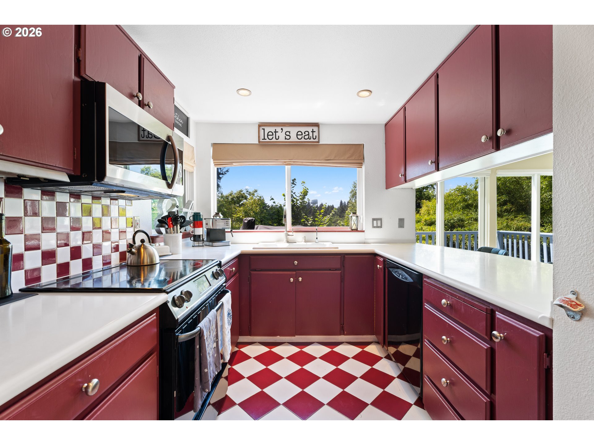 8957 Southwest Terwilliger Boulevard Portland, OR 97219 - Photo 9 of 44