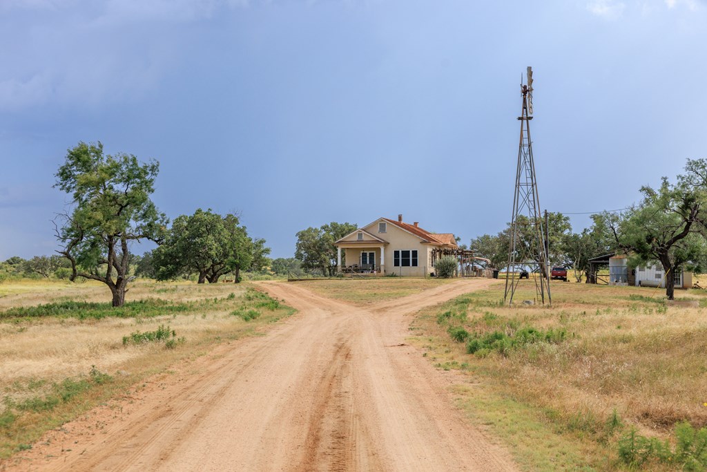 2300 Ranch Road 2323 Llano, TX 78643 - Photo 15 of 20