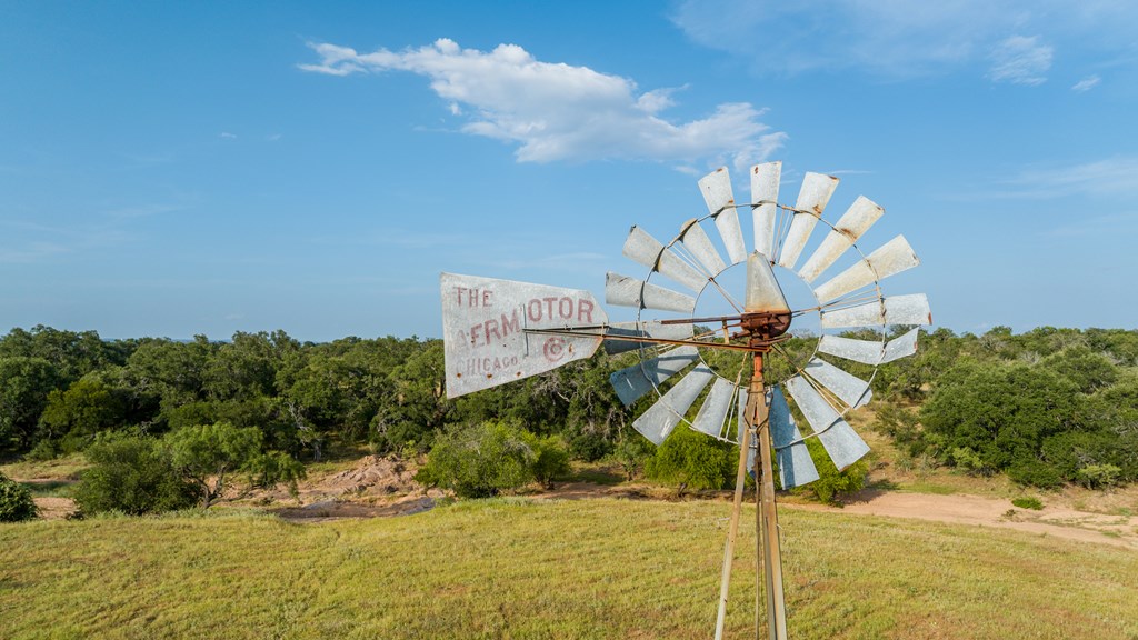 2300 Ranch Road 2323 Llano, TX 78643 - Photo 3 of 20