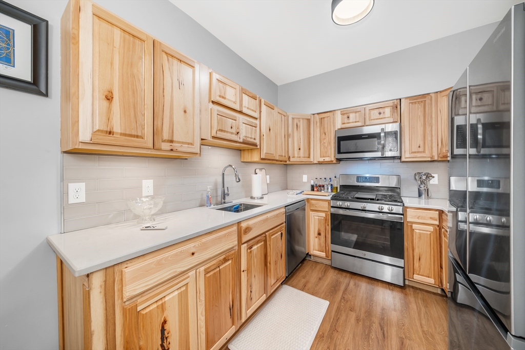 23 Hampshire Road, Unit 112 Methuen, MA 01844 - Photo 5 of 26 Gallery Image 5