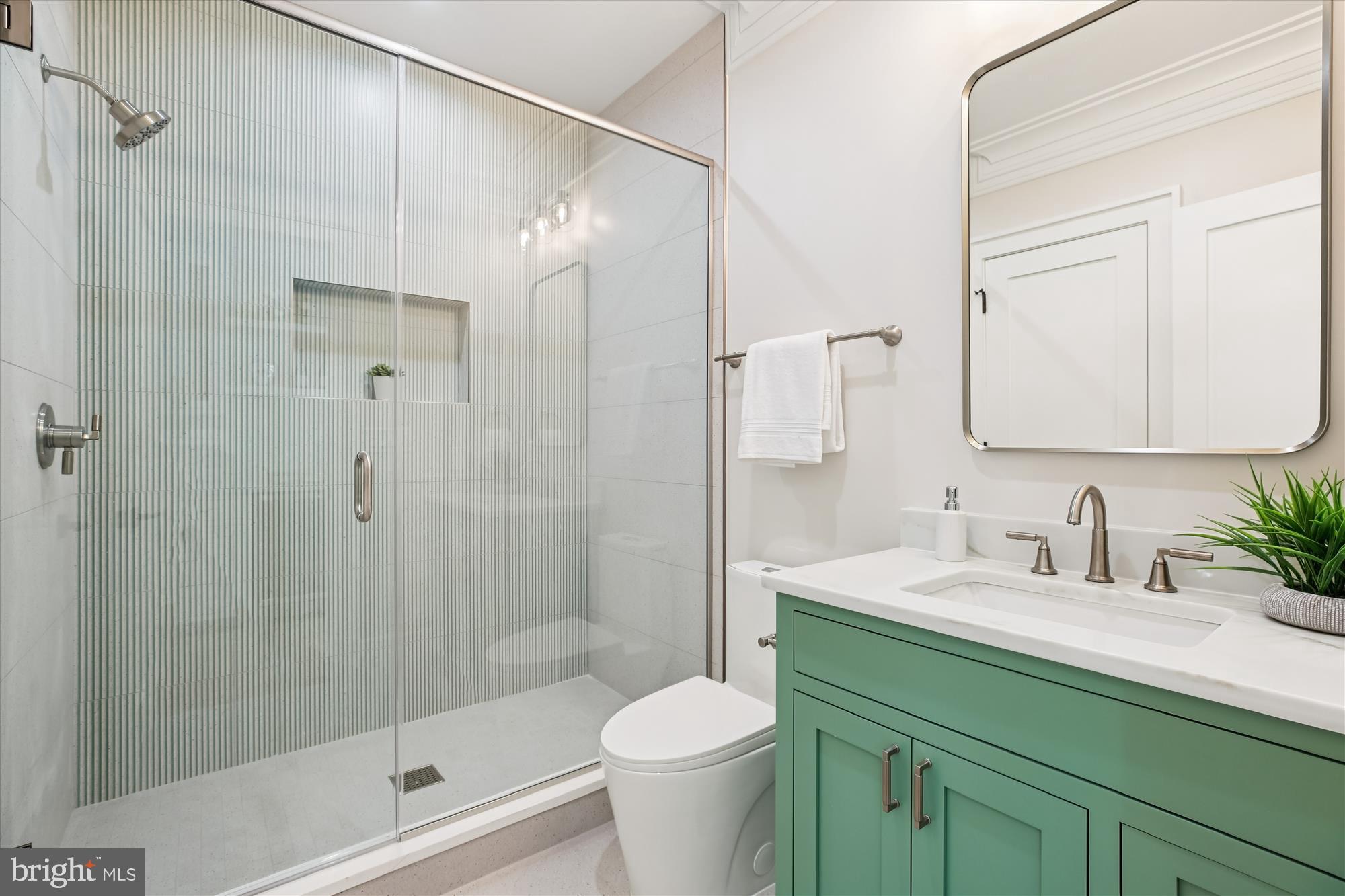 6513 Millwood Road Bethesda, MD 20817 - Photo 13 of 40 Main Level Full Bath