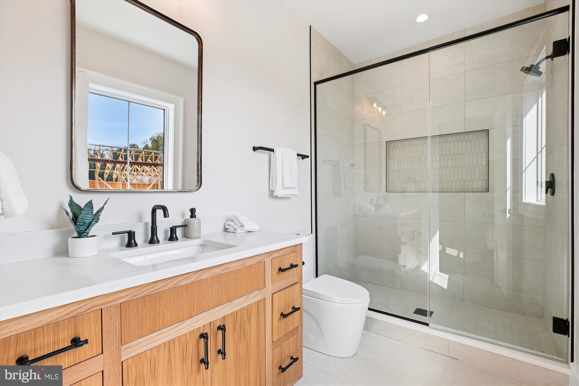 6513 Millwood Road Bethesda, MD 20817 - Photo 25 of 40 Bath