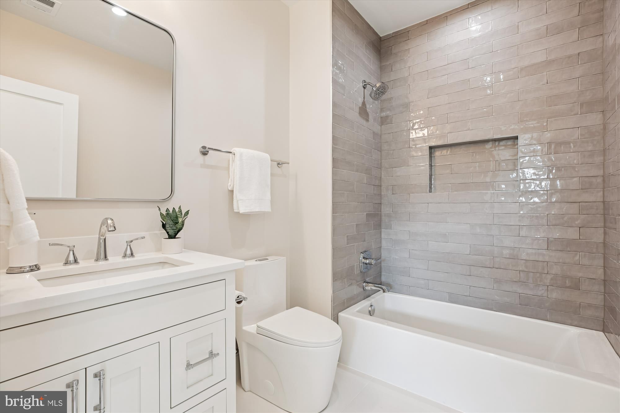 6513 Millwood Road Bethesda, MD 20817 - Photo 27 of 40 Bath