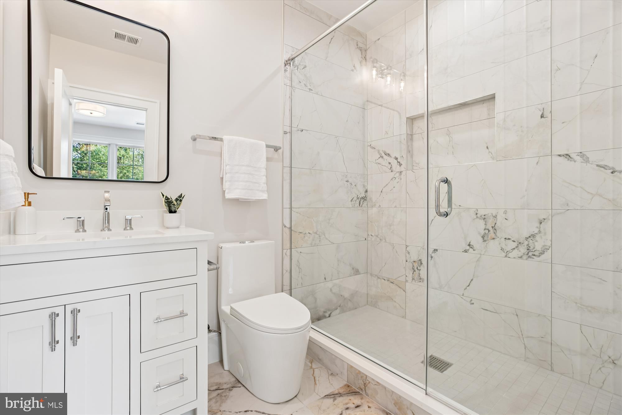 6513 Millwood Road Bethesda, MD 20817 - Photo 29 of 40 Bath