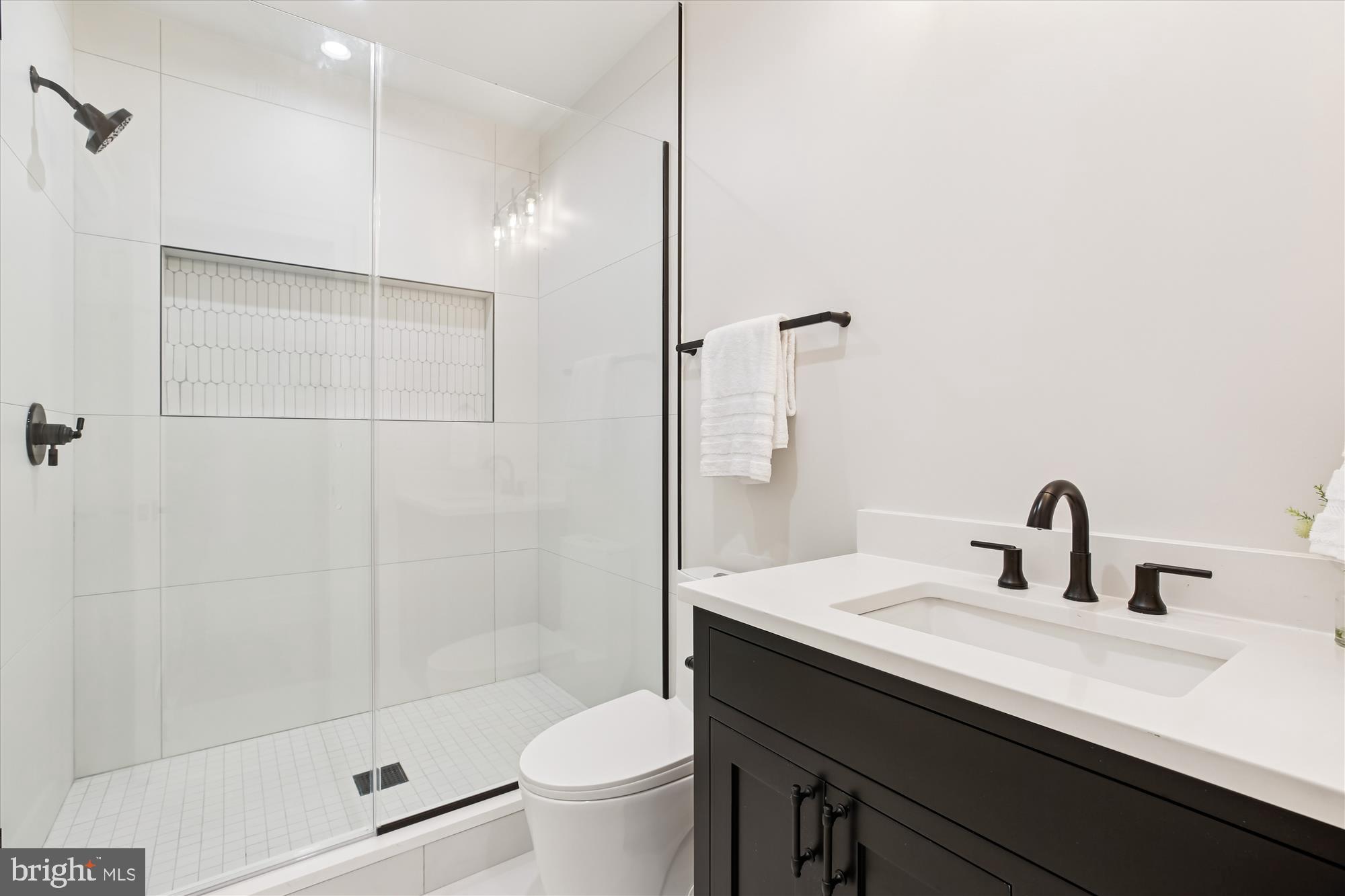 6513 Millwood Road Bethesda, MD 20817 - Photo 31 of 40 Bath