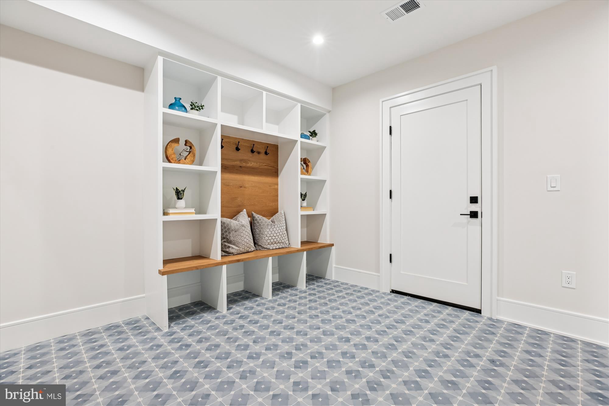 6513 Millwood Road Bethesda, MD 20817 - Photo 33 of 40 Mudroom
