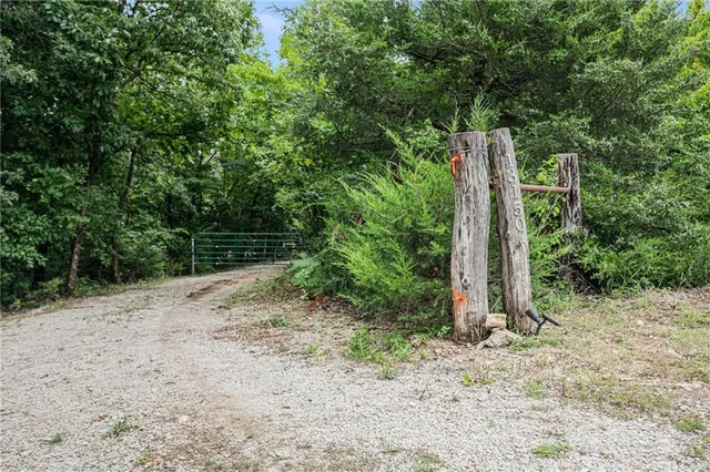 $969,000 | 13150 Norris Road, Rayville, MO 64084