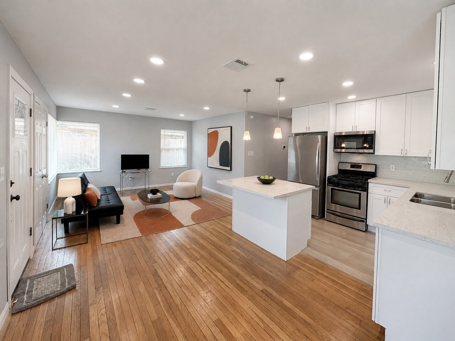 6010 Ridgeway Drive Houston, TX 77033 - Photo 4 of 16 *Virtually Staged*