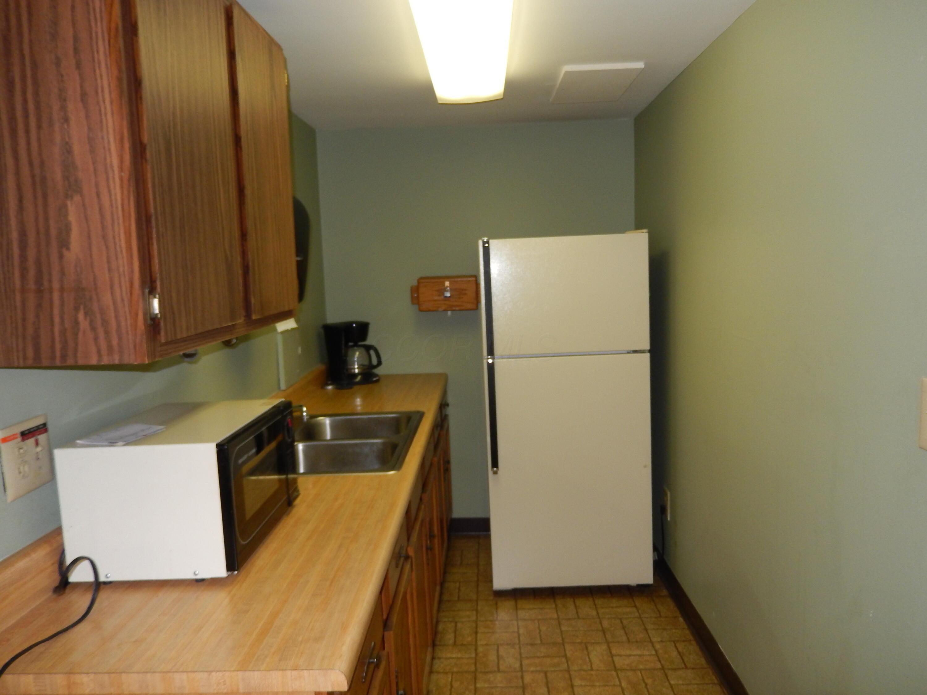 4117 Karl Road, Unit 302 Columbus, OH 43224 - Photo 29 of 33 1st Floor Kitchen area