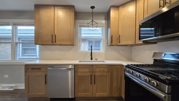 $288,000 | 237 West 117th Street, Chicago, IL 60628