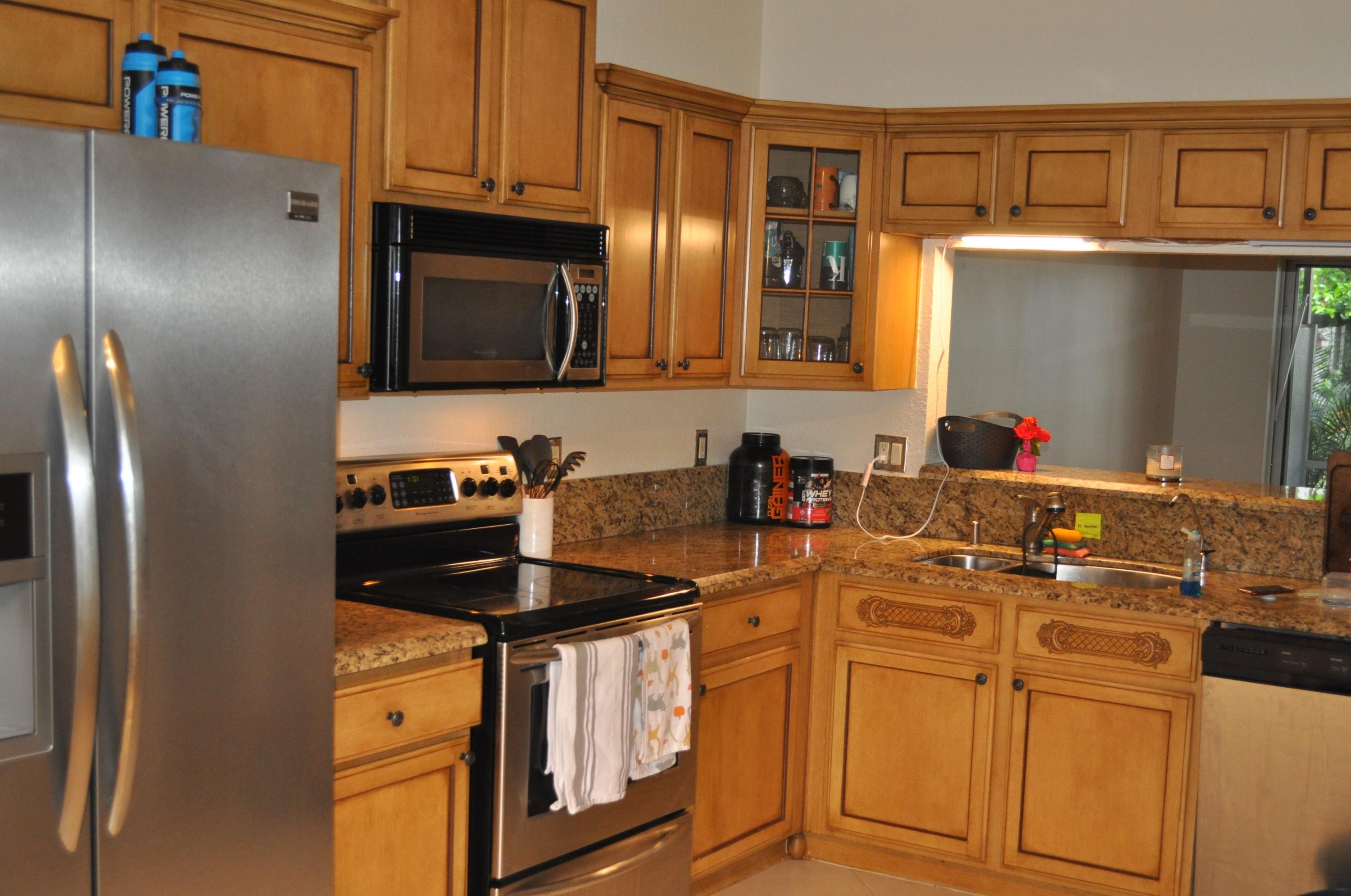 8321 Via Leonessa Boca Raton, FL 33433 - Photo 2 of 26 Kitchen