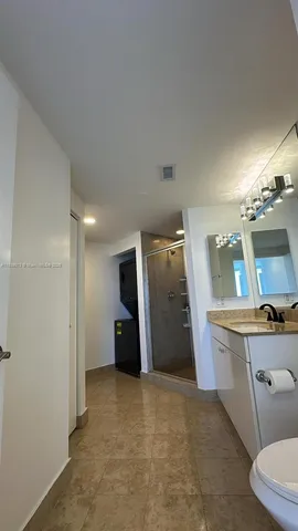 $8,500 | 4775 Collins Avenue, Unit 2702, Miami Beach, FL 33140