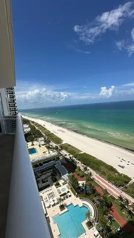 $8,500 | 4775 Collins Avenue, Unit 2702, Miami Beach, FL 33140