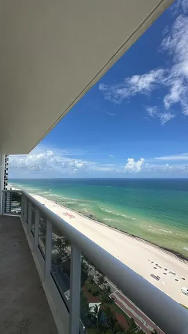 $8,500 | 4775 Collins Avenue, Unit 2702, Miami Beach, FL 33140