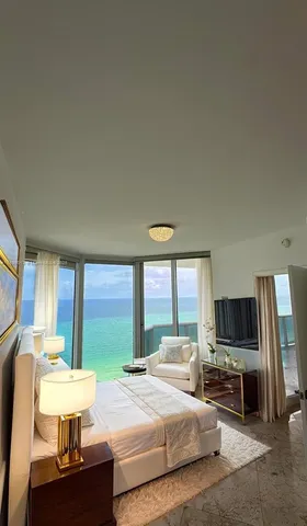 $8,500 | 4775 Collins Avenue, Unit 2702, Miami Beach, FL 33140