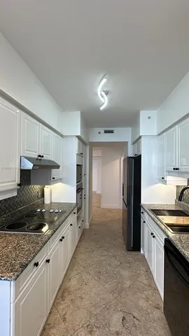 $8,500 | 4775 Collins Avenue, Unit 2702, Miami Beach, FL 33140