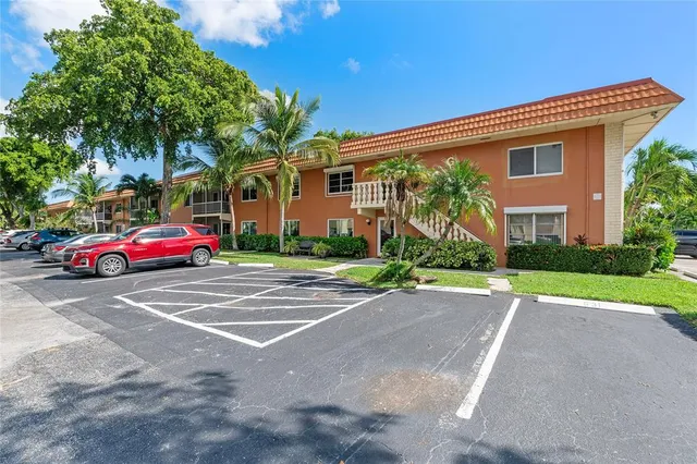 $249,900 | 119 Northeast 19th Court, Unit 114G, Wilton Manors, FL 33305