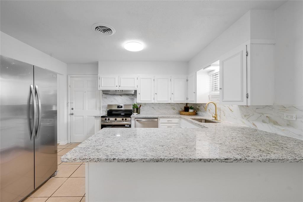 307 Daingerfield Street Naples, TX 75568 - Photo 2 of 24