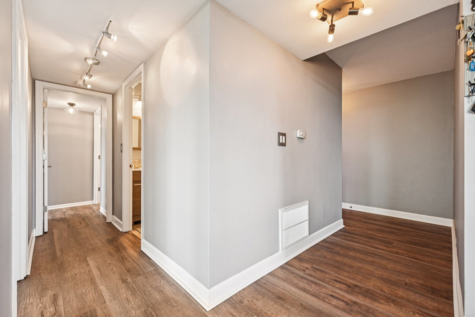 101 Bar Harbour Road, Unit 5N Schaumburg, IL 60193 - Photo 3 of 58 Gallery Image 3