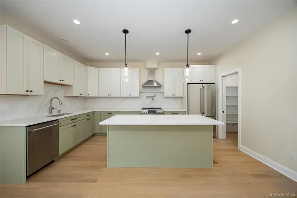 $979,000 | 15 Henry Street, Unit 2, Beacon, NY 12508