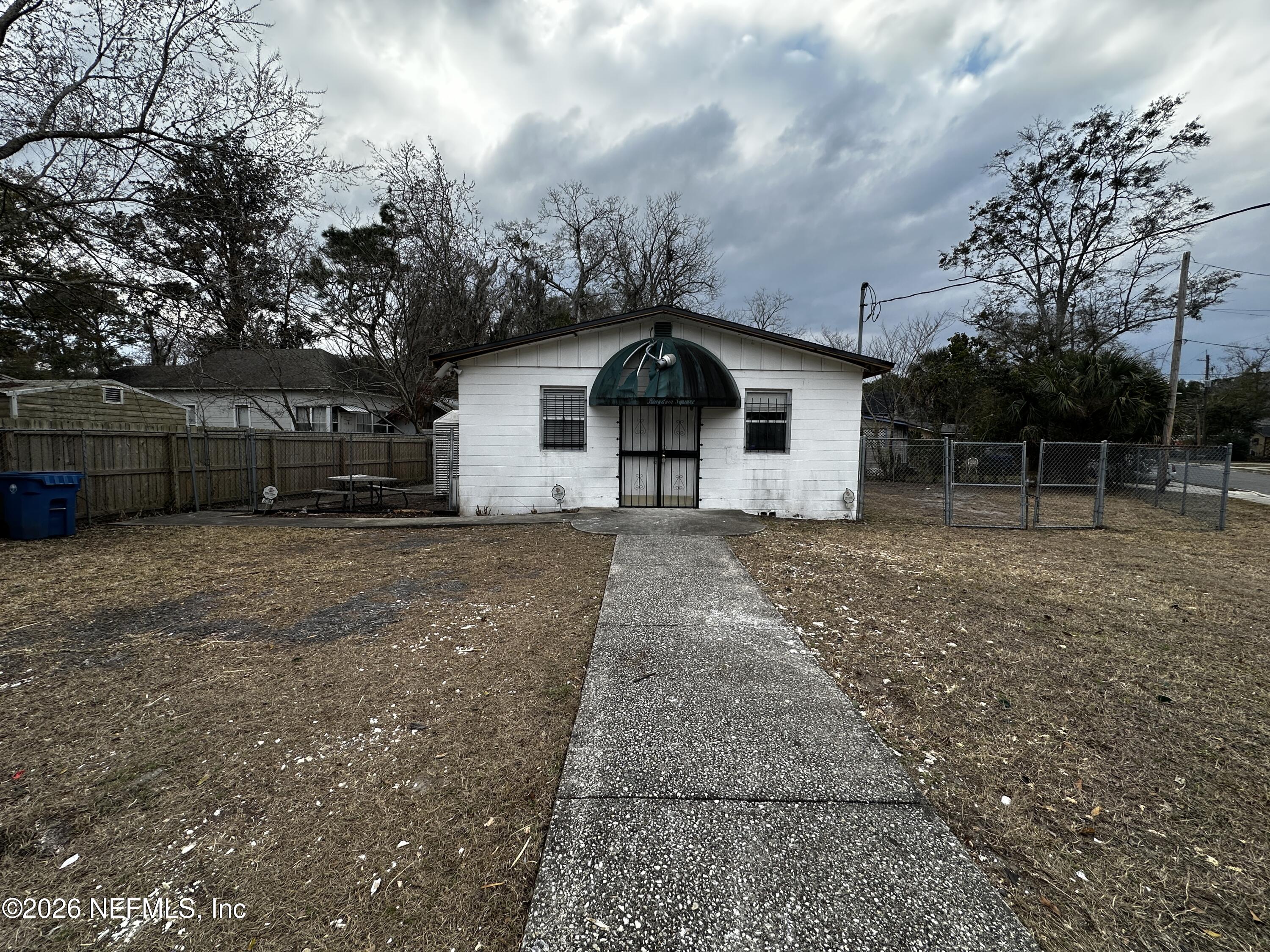 2004 Benedict Road Jacksonville, FL 32209 - Photo 12 of 16 a view of a house with a yard