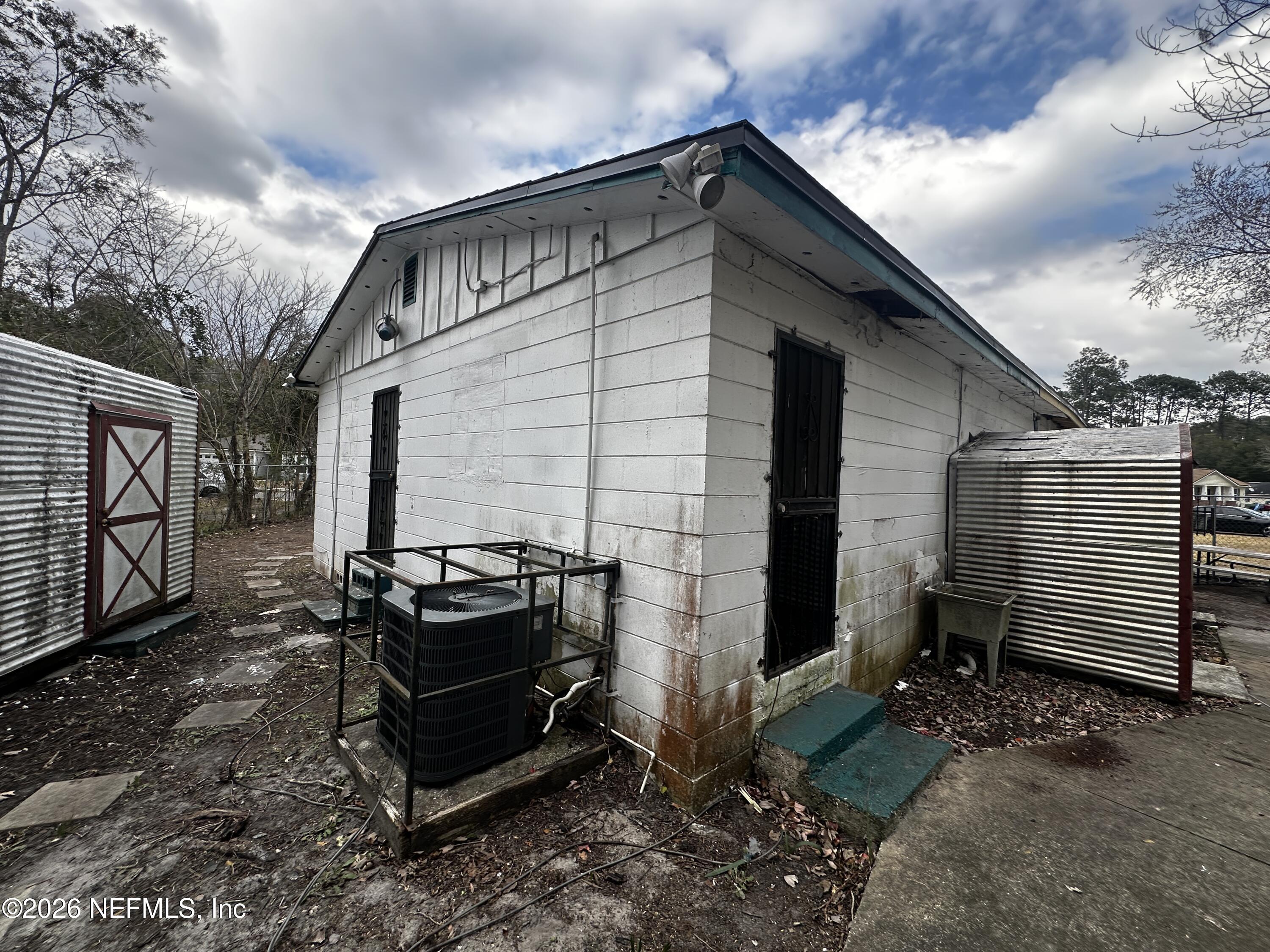 2004 Benedict Road Jacksonville, FL 32209 - Photo 14 of 16 a front view of a house with a yard
