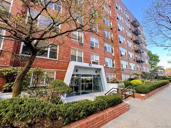 $298,000 | 310 Beverley Road, Unit 4L | Kensington