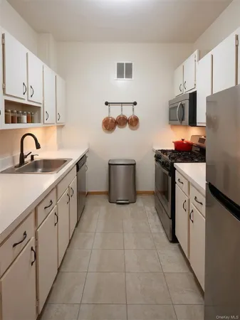 $298,000 | 310 Beverley Road, Unit 4L | Kensington