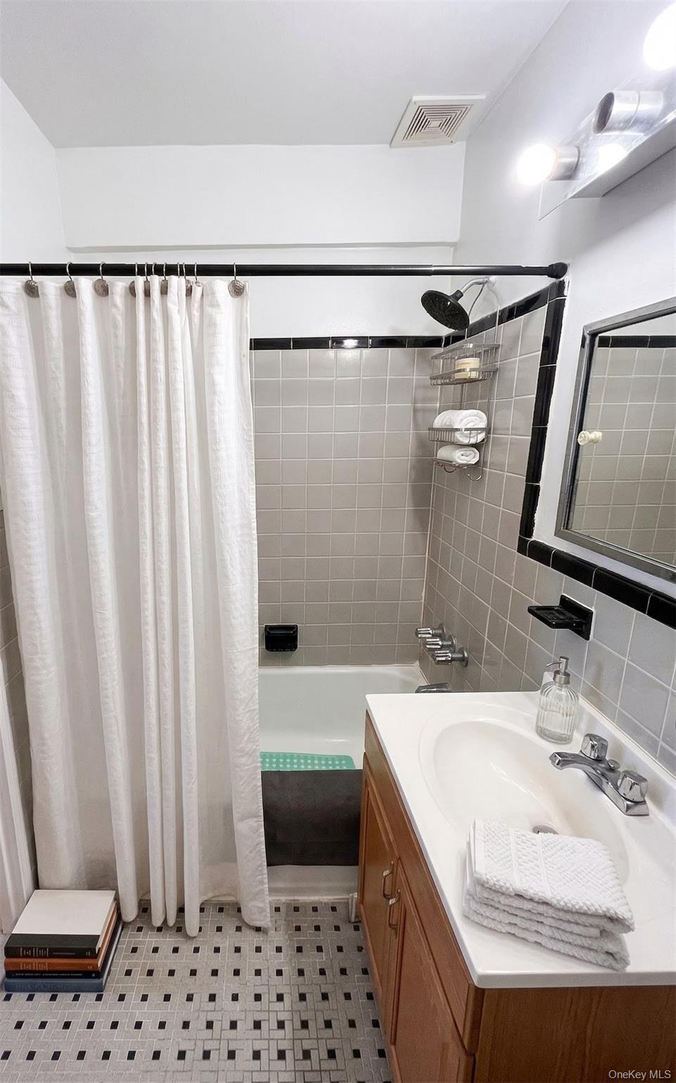 310 Beverley Road, Unit 4L Brooklyn, NY 11218 - Photo 8 of 9